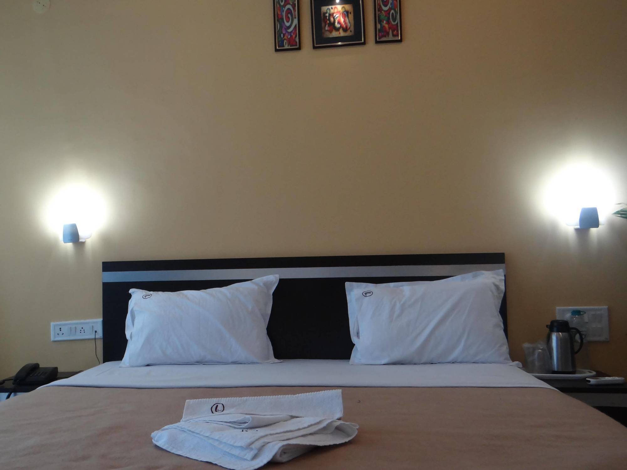 Linear Inn อินดอร์ ภายนอก รูปภาพ
